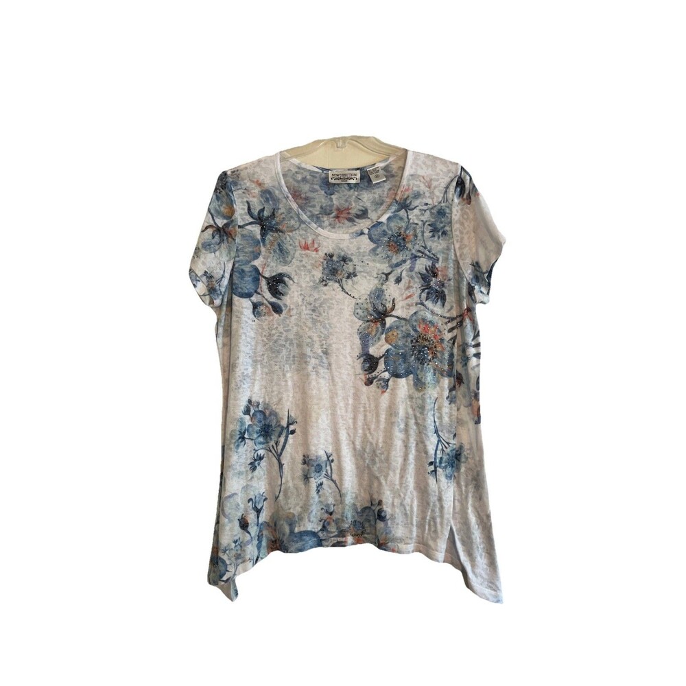 New Direction Woman 2X Top White Blue Floral Short Sleeve Handkerchief Hem Light